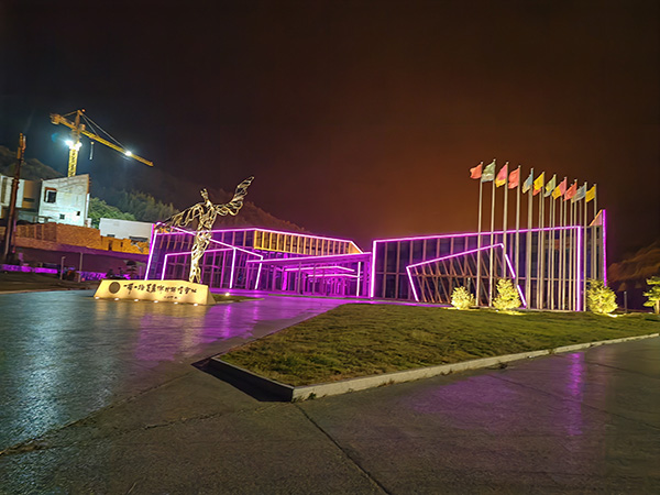 城市亮化是现代城市建设的重要组成部分,它不仅可以美化城市的夜景,还能提升城市的整体形象。随着科技的不断进步,城市亮化也得到了更多的关注和创新。本文将介绍一些关于城市亮化的创意和技术,帮助读者了解城市亮化的重要性以及如何进行且末城市亮化的规划和实施。 城市亮化是现代城市建设的重要组成部分,它不仅可以美化城市的夜景,还能提升城市的整体形象。随着科技的不断进步,城市亮化也得到了更多的关注和创新。本文将介绍一些关于城市亮化的创意和技术,帮助读者了解且末城市亮化的重要性以及如何进行且末城市亮化的规划和实施。